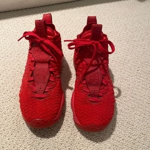 Nike Lebron LJ-17 2019 Red Carpet Boys Basketball Shoe Size 6